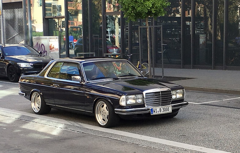 Iconic Mercedes cars - W123