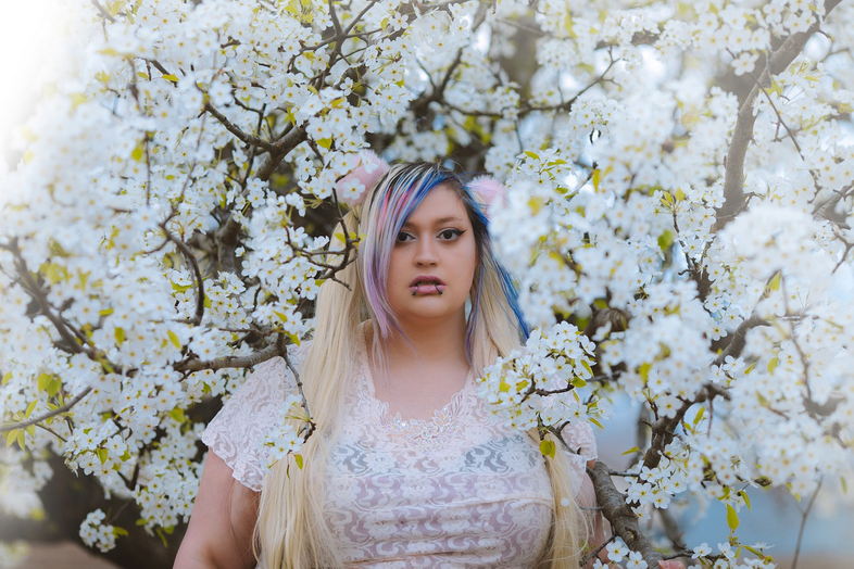 Woman in flowers - Styling tips for plus size women
